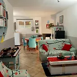 게스트하우스 Proche St Emilion , Pause Quelque Part Au Jardin Des Erables Et Des Niwakis 4*