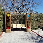 Proche St Emilion , Pause Quelque Part Au Jardin Des Erables Et Des Niwakis