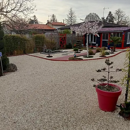 Pause Quelque Part Au Jardin Des Erables Et Des Niwakis * Saint-Medard-de-Guizieres