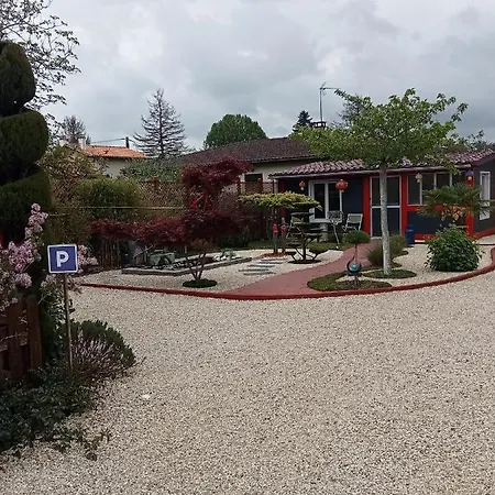 Pause Quelque Part Au Jardin Des Erables Et Des Niwakis Saint-Medard-de-Guizieres
