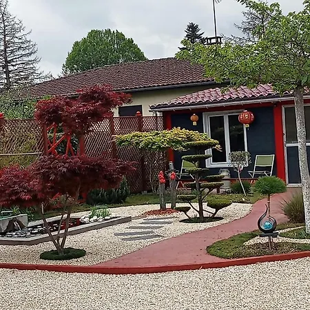 Pause Quelque Part Au Jardin Des Erables Et Des Niwakis ゲストハウス 4*