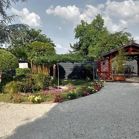 Proche St Emilion , Pause Quelque Part Au Jardin Des Erables Et Des Niwakis 4*