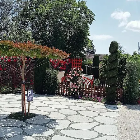 Apartamento Pause Quelque Part Au Jardin Des érables Et Des Niwakis Saint-Medard-de-Guizieres