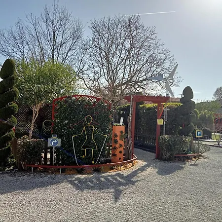 Proche St Emilion , Pause Quelque Part Au Jardin Des Erables Et Des Niwakis Pensionat Saint-Medard-de-Guizieres