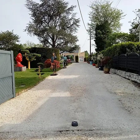 Proche St Emilion , Pause Quelque Part Au Jardin Des Erables Et Des Niwakis Saint-Medard-de-Guizieres