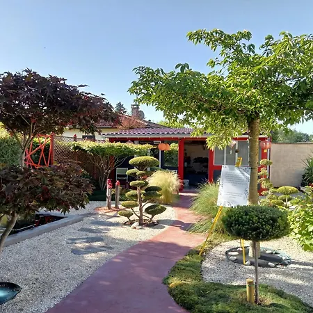 Maison d'hôtes Pause Quelque Part Au Jardin Des érables Et Des Niwakis 4*