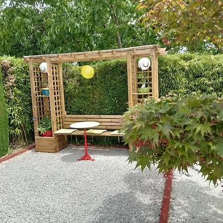 Pause Quelque Part Au Jardin Des érables Et Des Niwakis Affittacamere 4*