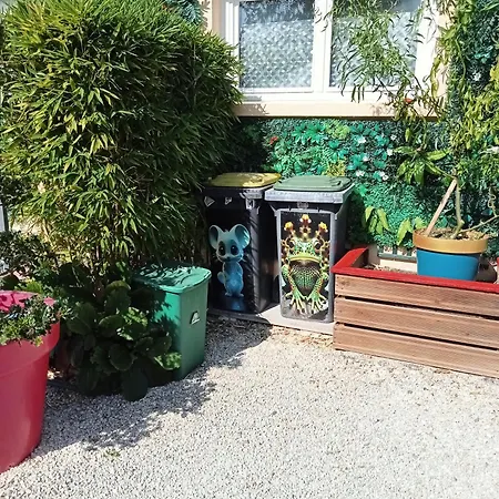 Proche St Emilion , Pause Quelque Part Au Jardin Des Erables Et Des Niwakis 4*
