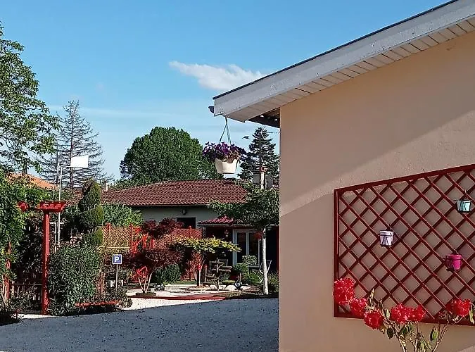 Pensjonat Proche St Emilion , Pause Quelque Part Au Jardin Des Erables Et Des Niwakis