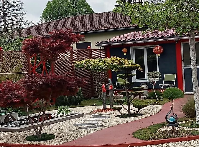 Proche St Emilion , Pause Quelque Part Au Jardin Des Erables Et Des Niwakis Pensjonat 4*