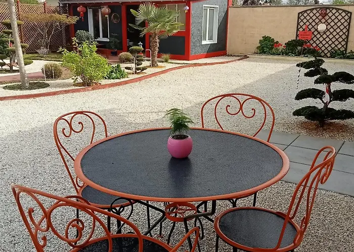 Proche St Emilion , Pause Quelque Part Au Jardin Des Erables Et Des Niwakis 4* Saint-Medard-de-Guizieres