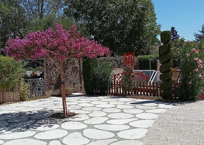 Pensionat Proche St Emilion , Pause Quelque Part Au Jardin Des Erables Et Des Niwakis