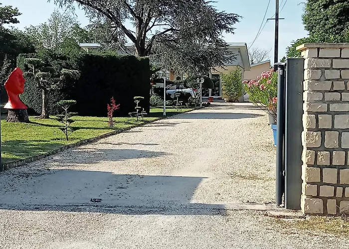 Proche St Emilion , Pause Quelque Part Au Jardin Des Erables Et Des Niwakis Pensionat 4*