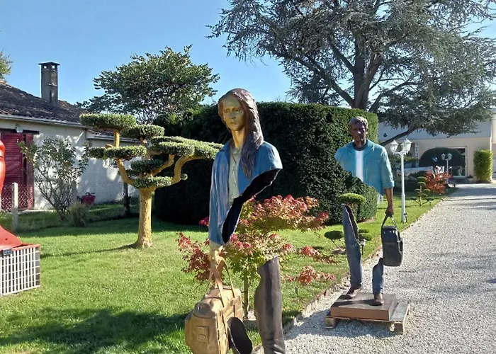 Proche St Emilion , Pause Quelque Part Au Jardin Des Erables Et Des Niwakis Pensionat