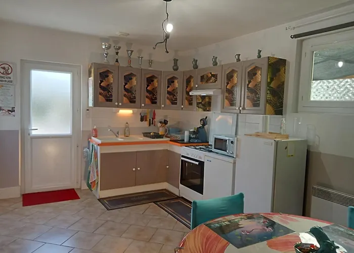 Proche St Emilion , Pause Quelque Part Au Jardin Des Erables Et Des Niwakis Pensjonat