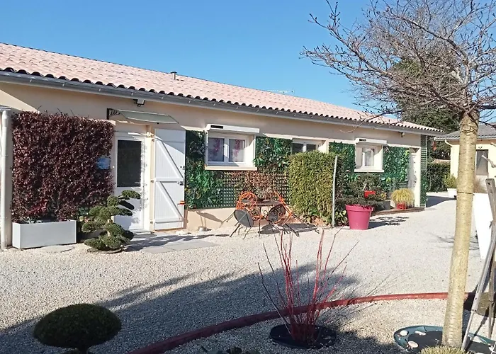 Proche St Emilion , Pause Quelque Part Au Jardin Des Erables Et Des Niwakis Pensjonat